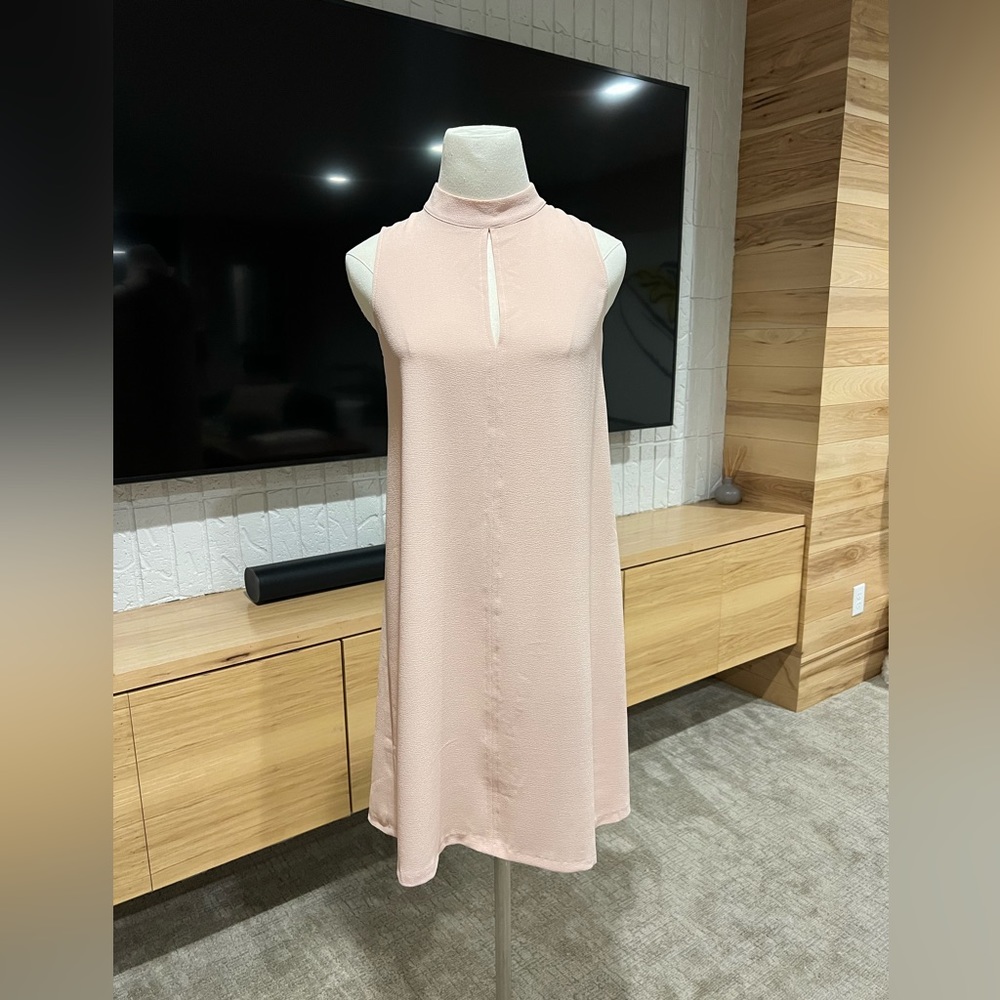 Love..Ady Blush Keyhole swing dress SMALL